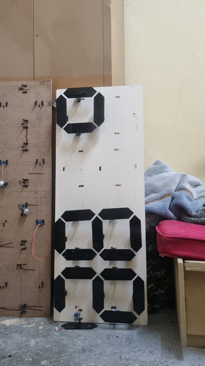 Electromechanical wall clock — frame 11