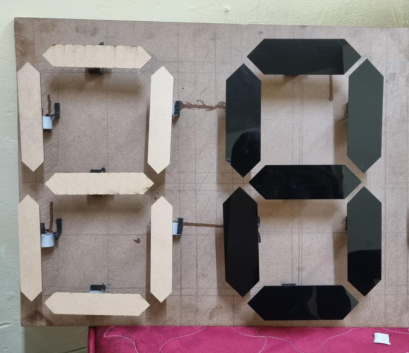 Electromechanical wall clock — frame 5