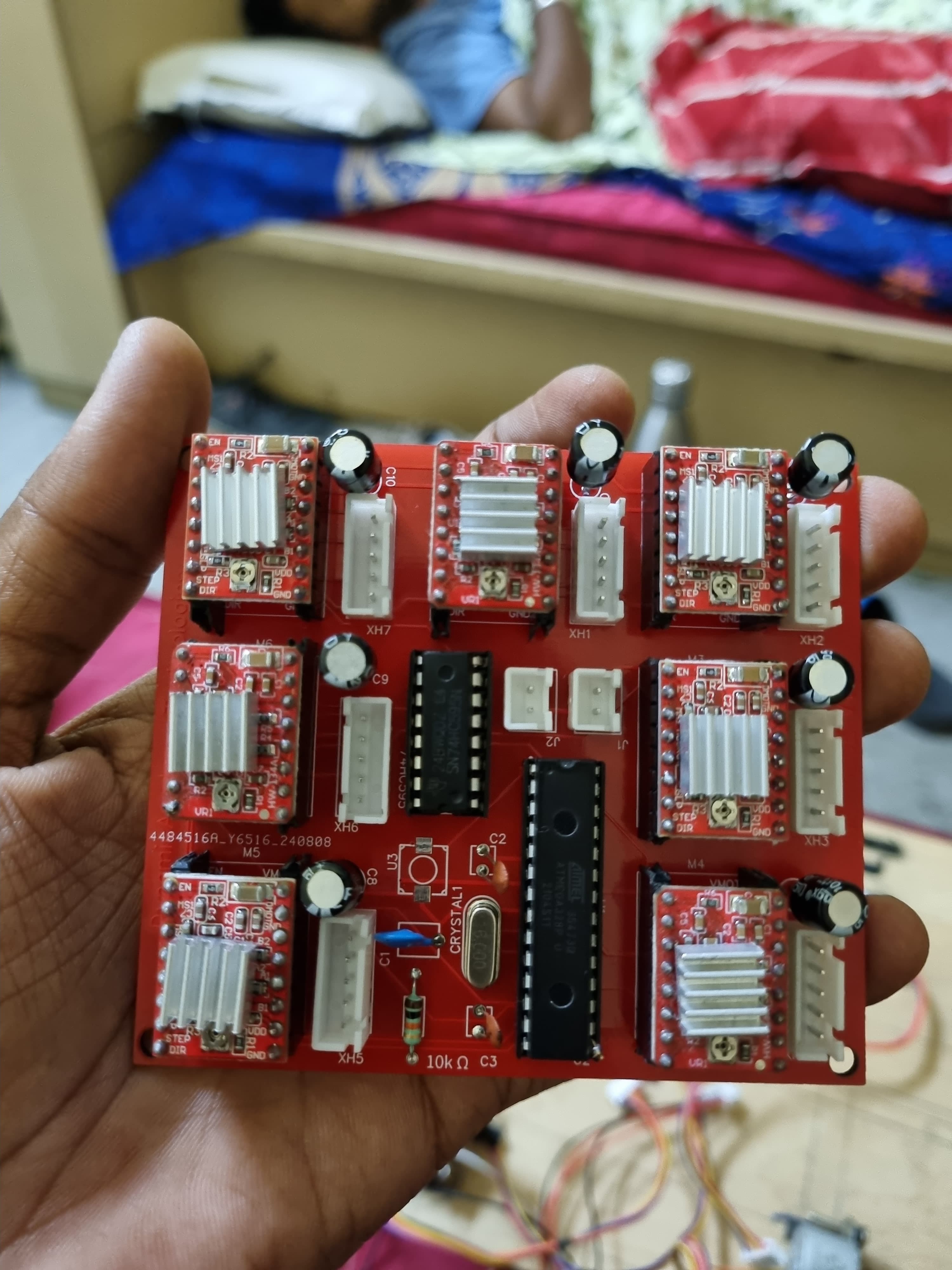 Electromechanical wall clock — frame 8